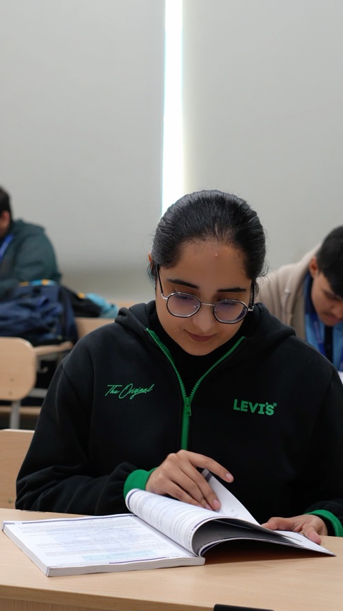 Bansal Classes - Study centre, shot between classes